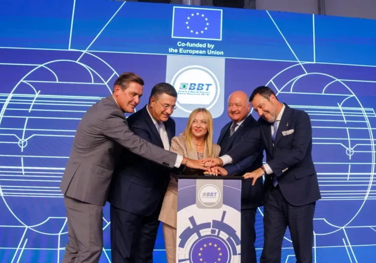 Der Moment des Tunneldurchschlag. Der Bau des Brennerbasistunnels schreitet voran - Österreichs und Italien rücken näher zusammen. Foto: BKA/Andy Wenzel