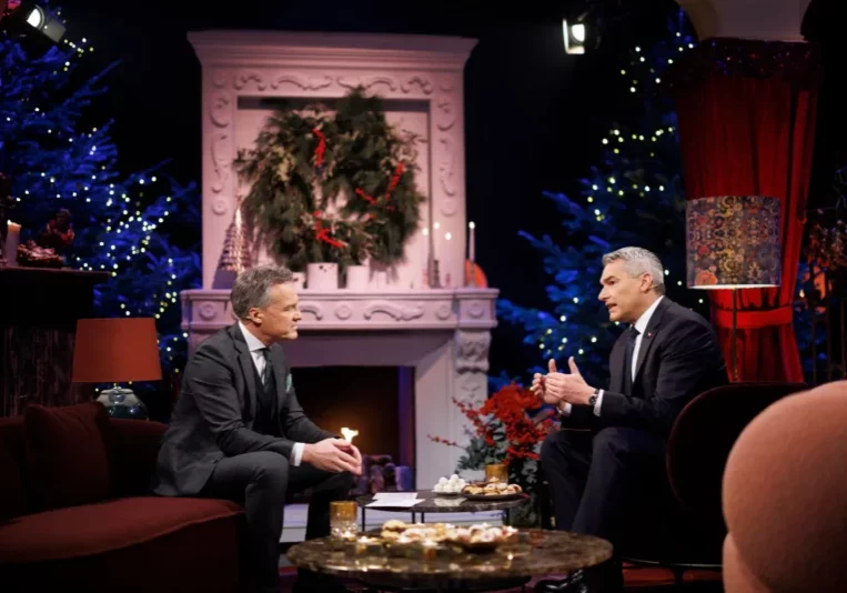 Bundeskanzler Karl Nehammer war am Heiligen Abend zu Gast in der ORF-Sendung "Licht ins Dunkel". Foto: BKA/Andy Wenzel