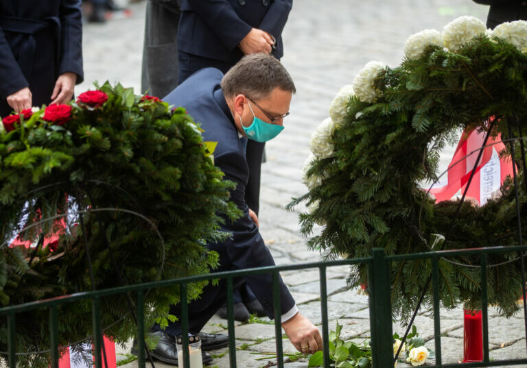 August Wöginger als VP-Klubobmann am Tatort des Terroranschlags. Foto: Arno Melicharek