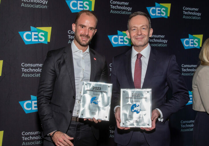 Am Foto: Staatssekretär Florian Tursky und der deutsche Bundesminister für Verkehr und digitale Infrastruktur Volker Wissing auf der CES. Österreich wurde für seine technische Innovation ausgezeichnet. Foto: CES