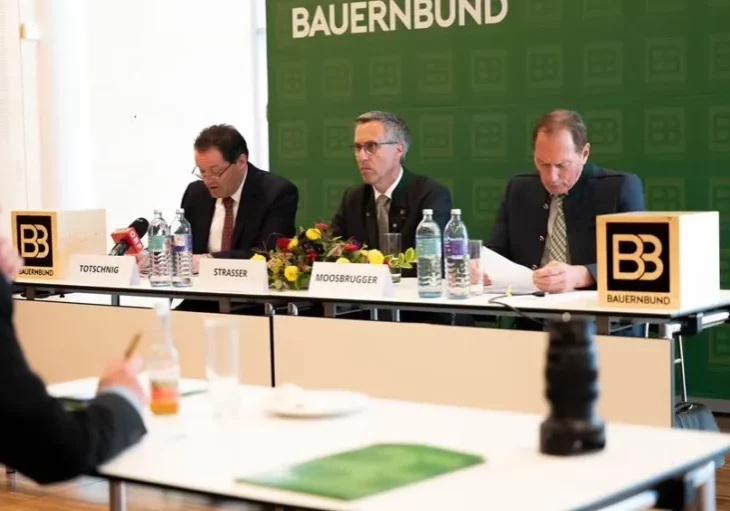 Die Spitze der Agrarvertreter sieht die Rolle der Landwirtschaft in einer Umfrage bestätigt und startet mit drei Forderungen in den agrarpolitischen Herbst. Foto: Bauernbund