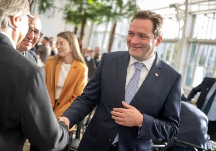 Landwirtschaftsminister Norbert Totschnig startete den Strategieprozess VISION 2028+. Die Begründung: wachsende Bürokratie, starke Preisschwankungen und die steigenden gesellschaftlichen Anforderungen beschäftigen die Bäuerinnen und Bauern. Mit der VISION 2028+ wollen wir Perspektiven für die Landwirtschaft erarbeiten. Foto: BML/Hemerka