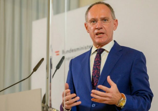 Innenminister Karner kann im Kampf gegen illegale Migration erste Erfolge verzeichnen und gibt bekannt, dass Vertriebene nun mehr Grundversorgung bekommen sollen. Foto: BMI / Jürgen Makowecz