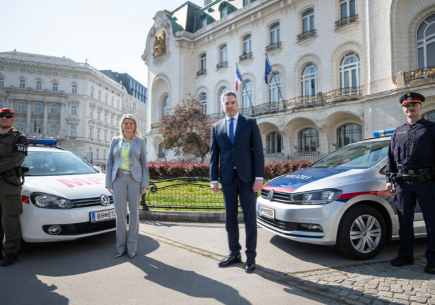 Achse des Krisenmanagements: Verteidigungsministerin Klaudia Tanner, Innenminister Karl Nehammer. Foto: BMLV/Daniel Trippolt