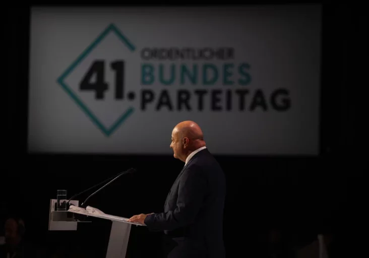 Am Bundesparteitag der ÖVP stellte Kanzler Christian Stocker auch sein Regierungsprogramm vor. Foto: ÖVP/Jakob Glaser