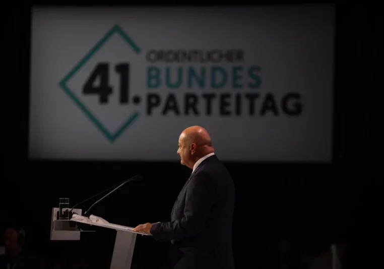 Am Bundesparteitag der ÖVP stellte Kanzler Christian Stocker auch sein Regierungsprogramm vor. Foto: ÖVP/Jakob Glaser