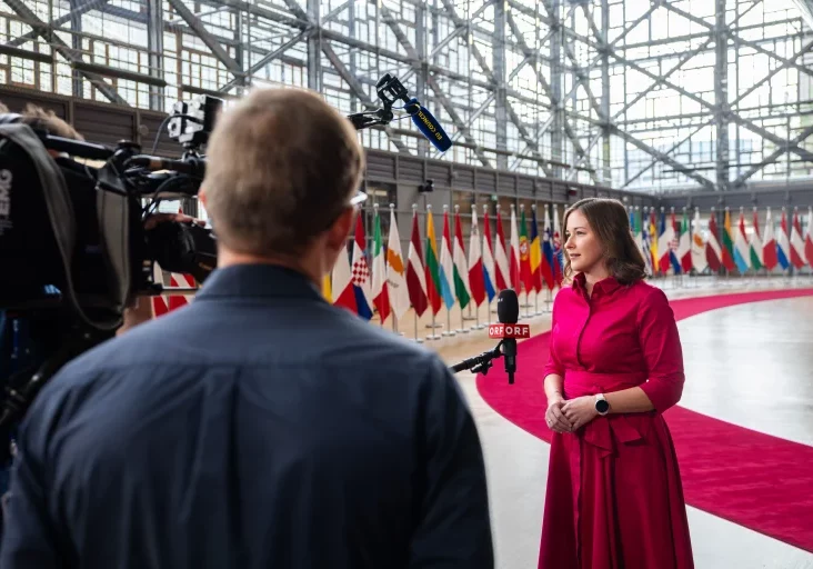 Setzt in Brüssel Initiativen gegen die EU-Bürokratie und bekommt Unterstützung aus Österreich und anderen Mitgliedsstaaten. Europaministerin Claudia Bauer. Foto: BKA/Valentin Brauneis
