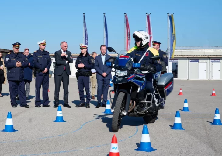 Zum Start der Motorradsaison empfiehlt der Innenminister zu Schulungen. Foto: BMI/Karl Schober