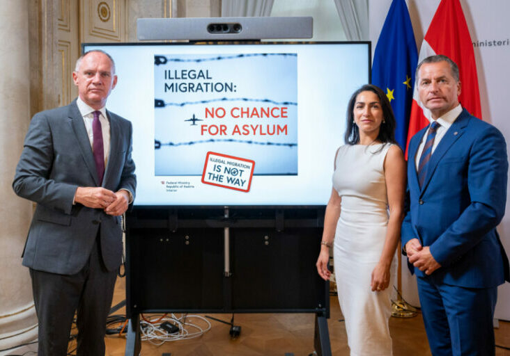 Nach den ersten Erfolgen im Kampf gegen die Schlepperei in Europa, startet das Innenministerium nun eine Online-Kampagne um den Lügen der Schlepper entgegenzuwirken. Foto: BMI/Jürgen Makowecz