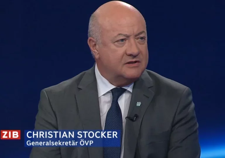Christian Stocker stellte sich am Dienstag den Fragen von Armin Wolf zur Kampagne "Glaub an Österreich". Foto: Screenshot Zur-Sache/tvthek.orf.at