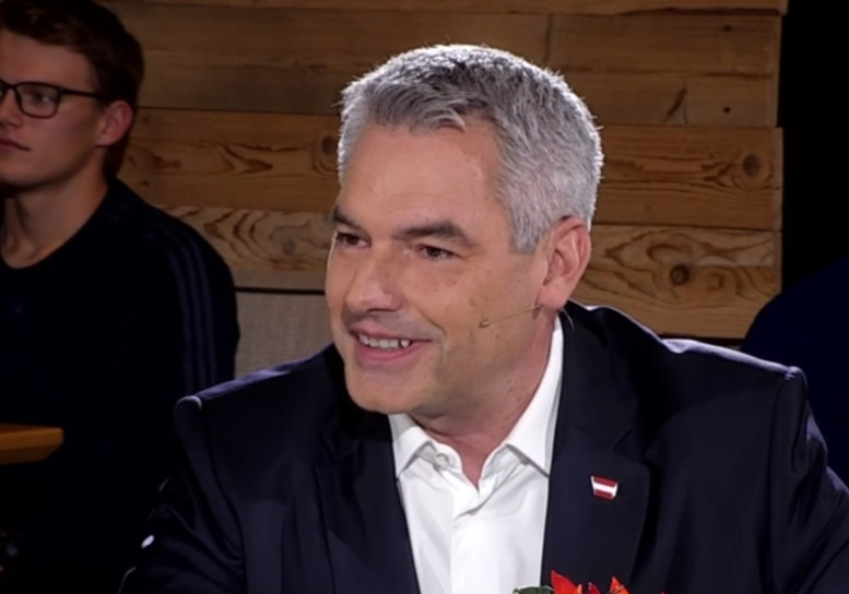 Auf Puls24 stellte sich Bundeskanzler Karl Nehammer den Fragen der Bürgerinnen und Bürger. Foto: Screenshot www.puls24.at/Zur-Sache