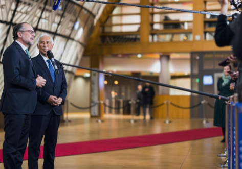 Bundeskanzler Alexander Schallenberg mit Ratspräsident Antonio Costa: Bekenntnis Österreichs zu EU anlässlich der Koalitionsverhandlungen mit der FPÖ. Foto: EU