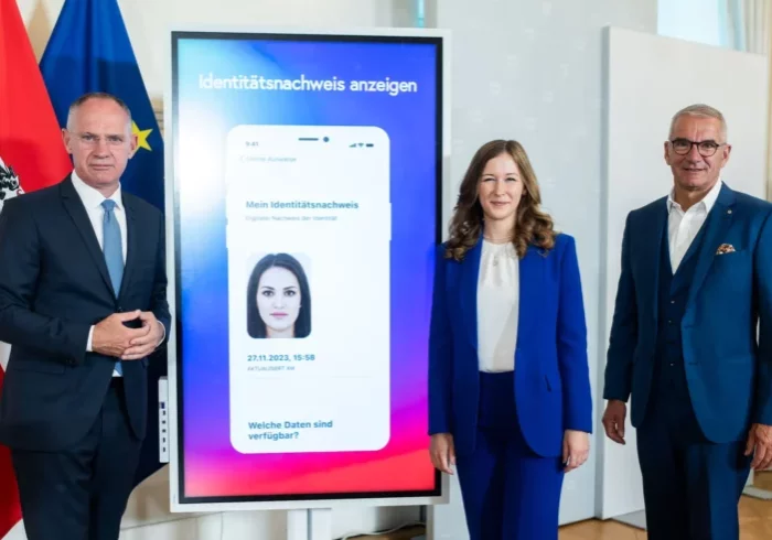 IDAustria neu: Staatssekretärin Claudia Plakolm, Innenminister Gerhard Karner und Senior Director der SKIDATA GmbH Johannes Lippert. Foto: Chr. Dunker