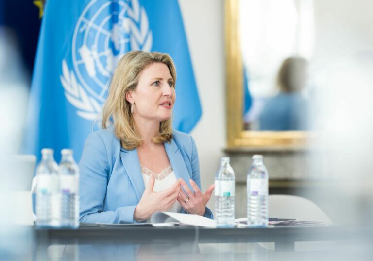 Frauen sind Mutmacherinnen, sagt Bundesrats-Präsidentin Margit Göll und lädt am Frauentag in das Parlament. Frauenministerin Susanne Raab hält eine Keynote, ein Dutzend Mutmacherinnen sind zu Pdoiumsgesprächen geladen (im Bild Raab bei der UN-Women-Videokonferenz 2023). Foto: Bka/Christopher Dunker