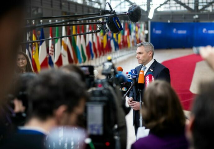 Im Kampf gegen illegale Schlepper müssen den Worten des Europäischen Rates nun konkrete Taten der Europäischen Kommission folgen: Bundeskanzler Karl Nehammer. Foto: Christoph Dunker