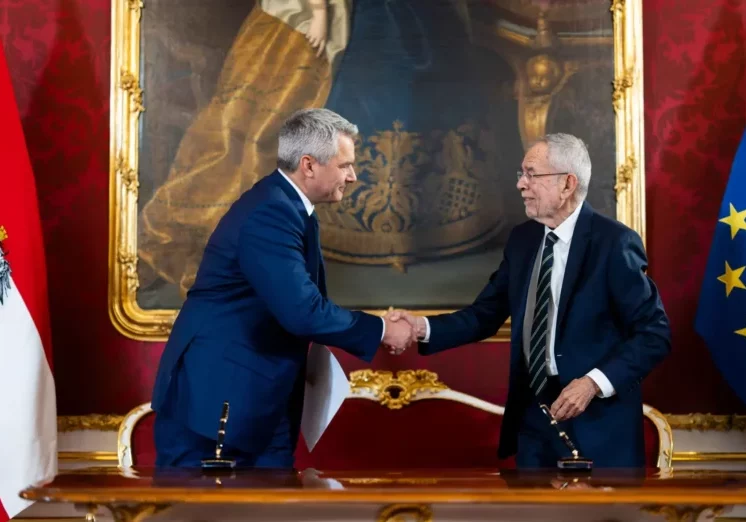 Treffen sich am Montag in der Hofburg. Bundespräsident Alexander van der Bellen und Bundeskanzler Karl Nehammer. Foto: BKA/Christopher Dunker