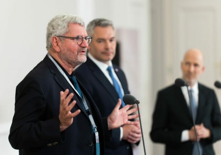 Für Dr. Robert Schlögel, Präsident der deutschen Alexander von Humboldt-Stiftung ist das Vorurteil falsch, dass E-Fuels ineffizient wären. Foto: BKA/Christopher Dunker