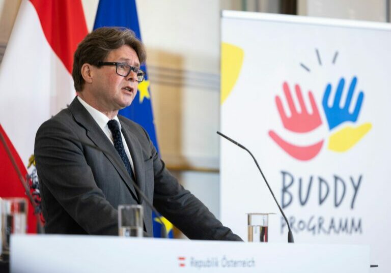 Mehr Mittel für Assistenz, Sozialarbeit und Ganztagesplätze an Schulen: Bildungsminister Martin Polaschek. Foto: Bka/Christopher Dunker