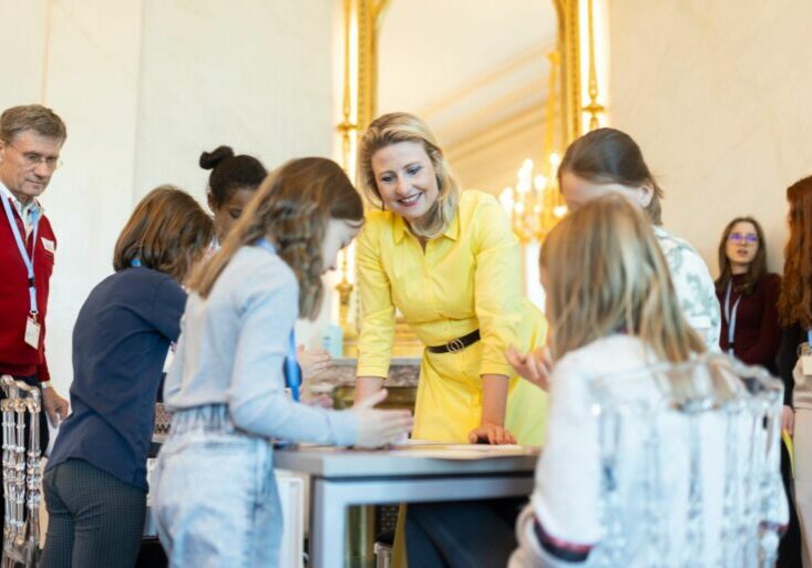 Der Schutz der Kinder vor Gewalt wird durch durch neue Projekte erweitert, die Förderungen für Projekte wurde auf 1,2 Mio. Euro verdoppelt: Frauen- und Familienministerin Susanne Raab (im Bild beim Girl's Day im Kanzleramt). Foto: Christopher Dunker
