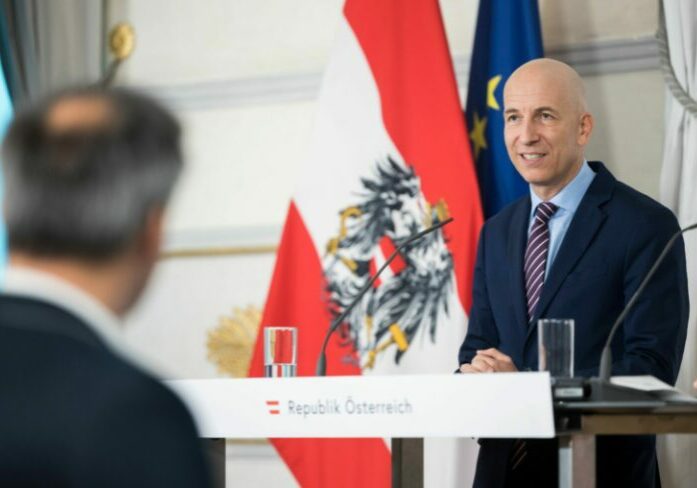 Unternehmen können mit einer Ausweitung der Energiekostenzuschüsse rechnen. Für Wirtschaftsminister Kocher wird Österreichs Standort dadurch wettbewerbsfähig bleiben. Foto: BKA / Christopher Dunker