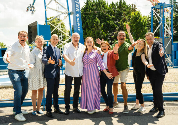 Wirtschaftsdelegation im Wiener Prater - auf dem Bild zu sehen: Stefan Sittler-Koidl, Anna Kleindienst-Jilly, Minister Martin Kocher, Praterverbandsvizepräsident Fredo Nemec, Praterverbandspräsidentin Silvia Lang, Tourismus Staatssekretärin Susanne Kraus-Winkler, Soufian Tabib, Viola Pondorfer, Spartenobmann Markus Grießler Foto: Wiener Praterverband/Monsieur Sky