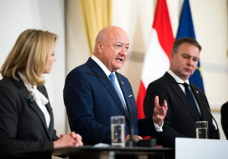 Bundeskanzler Christian Stocker setze mit dem Budget unter der Prämisse „Aufschwung, Gerechtigkeit, Reformen" den richtigen Kurs fort, meint ÖVP-Budgetsprecher Andreas Hanger. Foto: BKA/Christopher Dunker