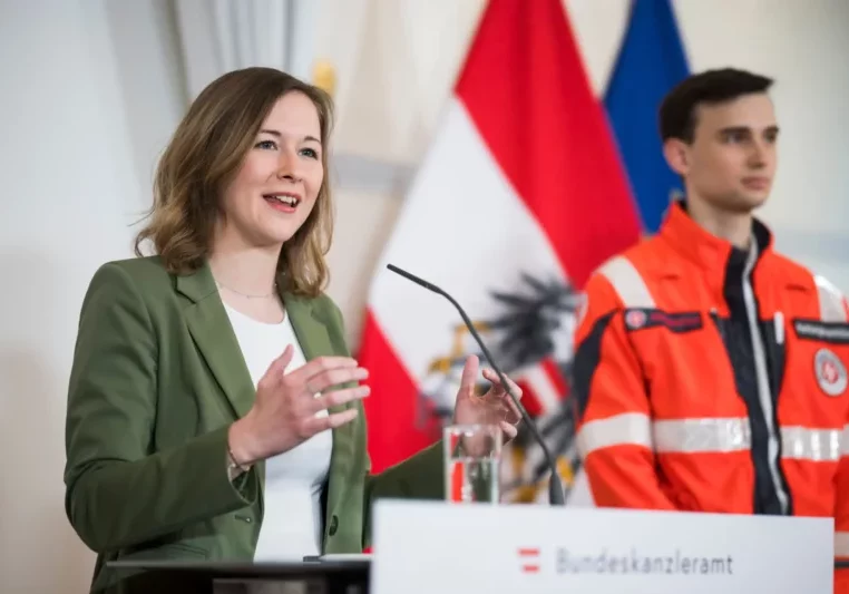 Den Zivildienst gibt es mittlerweile seit 50 Jahren in Österreich. Zivildienstministerin Claudia Plakolm zog am Dienstag Bilanz. Foto: BKA/Christopher Dunker