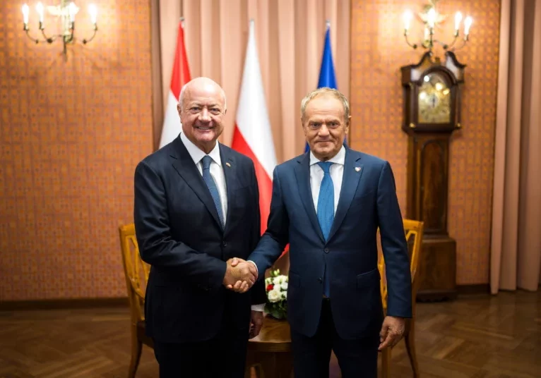 Es ist der erste offizielle Besuch eines österreichischen Bundeskanzlers in Polen seit 20 Jahren. Bundeskanzler Christian Stocker ist am Donnerstag in Warschau mit Ministerpräsident Donald Tusk zusammengetroffen. Foto: BKA/Christopher Dunker