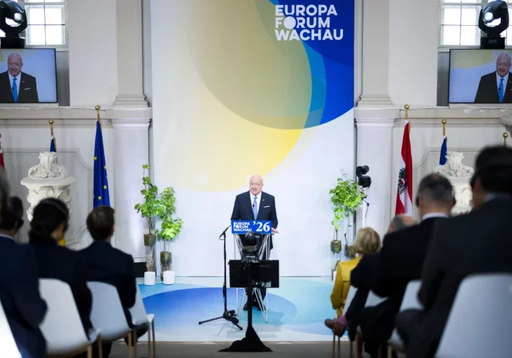 Bundeskanzler Christian Stocker legte beim Europaforum Wachau seine außen- und europapolitischen Leitlinien dar. Foto: BKA/Christopher Dunker