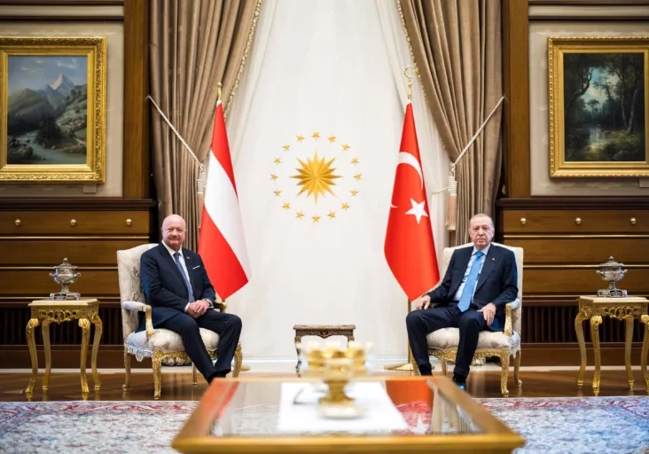 Betonten die gemeinsame Zusammenarbeit. Kanzler Christian Stocker traf am Montag in Ankara Recep Erdoğan. Foto: BKA/Christopher Dunker