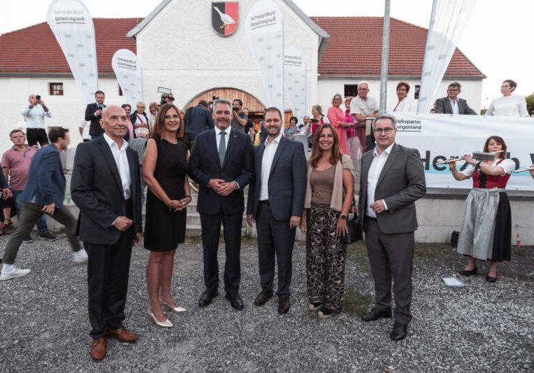 Am Dienstag lud die ÖVP Burgenland ihre Kandidaten für die Gemeinderatswahl nach Rohrbach bei Mattersburg ein. Unterstützung bei diesem Wahlkampfauftakt bekamen die Burgenländer von Bundeskanzler und Parteiobmann Karl Nehammer. Foto: Daniel Neubauer