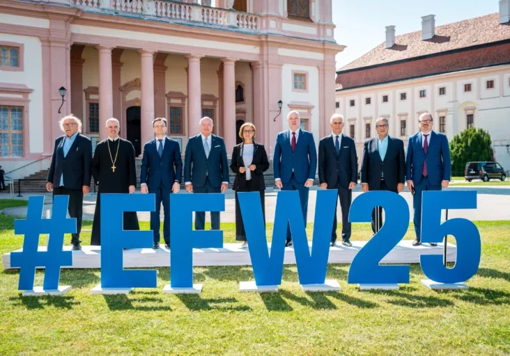 Europaforum Wachau 2025: Gedenken an die Todesopfer in Graz und eine Mahnung zur Besonnenheit im Nahen Osten durch Bundeskanzler Christian Stocker prägten den Auftakt am Freitag. Foto: David Mihailescu