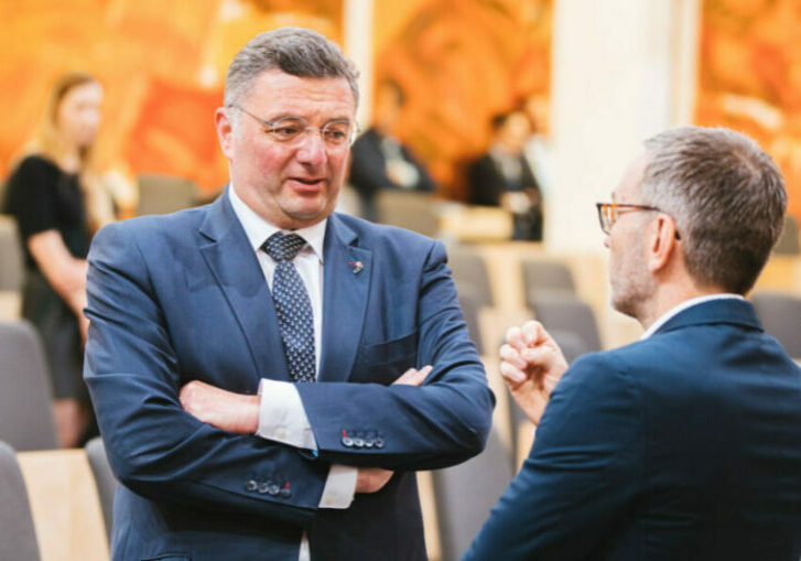 SPÖ und FPÖ machen beim Misstrauensantrag gegen die Regierung gemeinsame Sache. Im Bild Jörg Leichtfried (SPÖ) und Herbert Kickl (FPÖ). Foto: Florian Schrötter