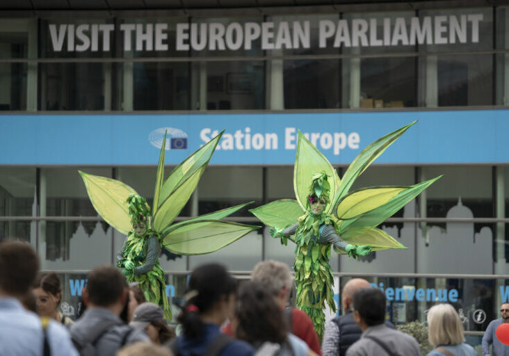 Die Weltlage bestimmt Europas politische Agenda. Die offenen Tage des Europäischen Parlaments in Brüssel (Bild) und in Straßburg stoßen auf enormes Interesse. Die Dauerausstellung "Erlebnis Europa" wird nach Berlin, Rom und Paris ab 27. Mai auch in Wien angeboten. Foto: Europa-Parlament
