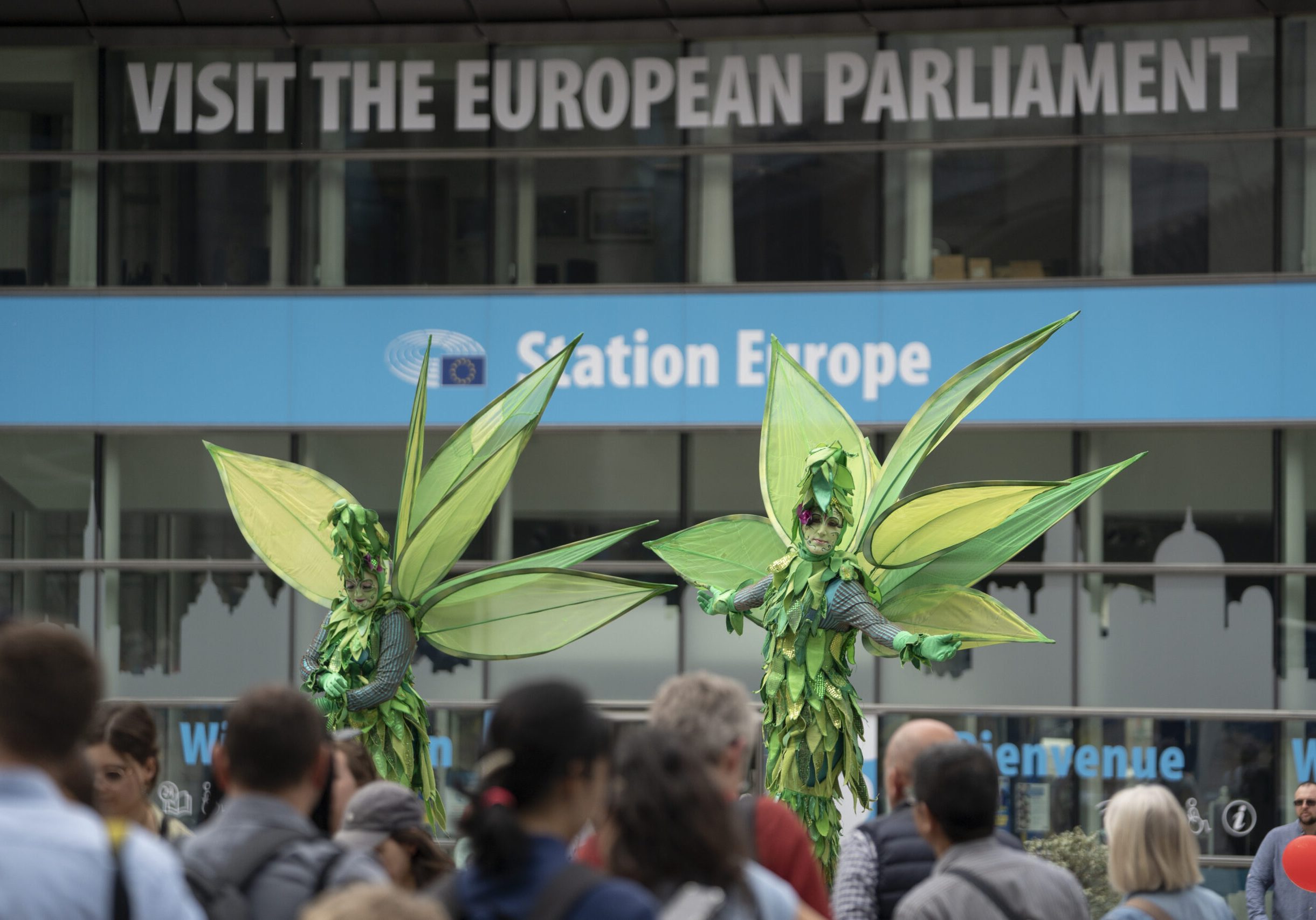 Die Weltlage bestimmt Europas politische Agenda. Die offenen Tage des Europäischen Parlaments in Brüssel (Bild) und in Straßburg stoßen auf enormes Interesse. Die Dauerausstellung "Erlebnis Europa" wird nach Berlin, Rom und Paris ab 27. Mai auch in Wien angeboten. Foto: Europa-Parlament