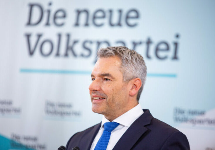 Der neue Bundesobmann der Volkspartei, Karl Nehammer, bei der Vorstellung seines neuen Regierungsteams. Foto: ÖVP/Glaser