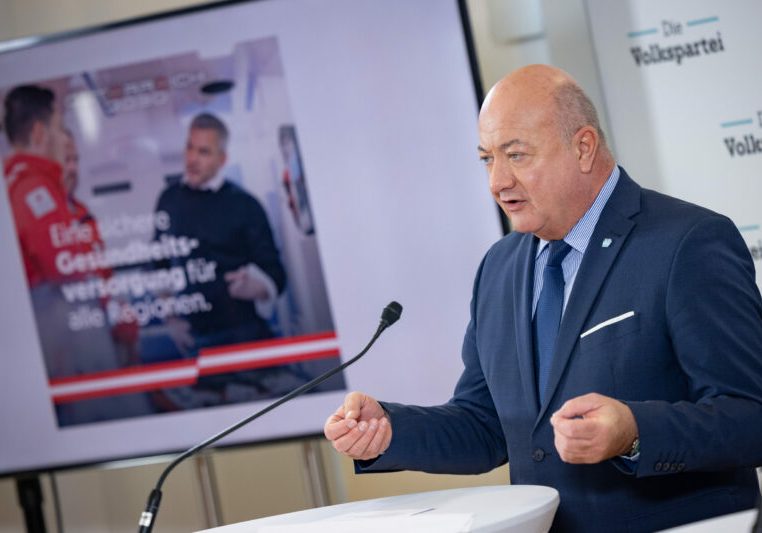 Information durch die Frühjahrskampagne: Der Bundeskanzler arbeitet, die Opposition ist mit sich selbst beschäftigt, sagt ÖVP-Generalsekretär Christian Stocker. Foto: Jakob Glaser