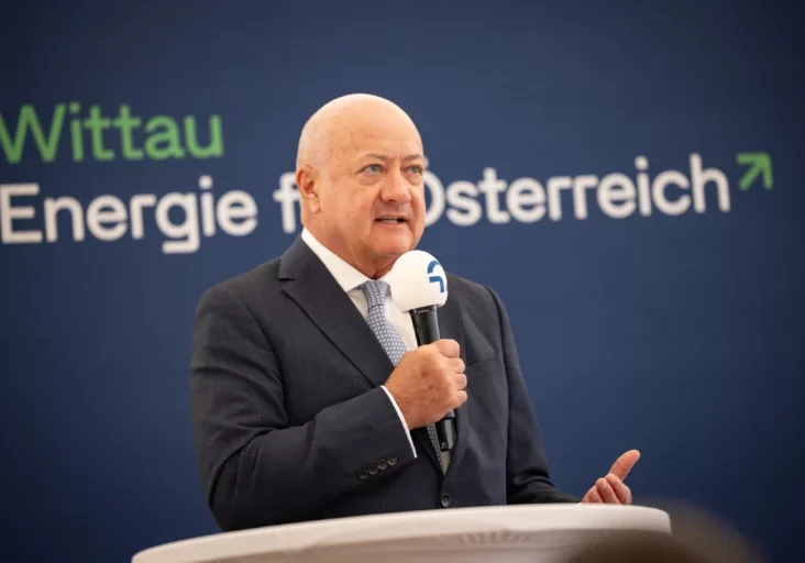 Bundeskanzler Christian Stocker kam persönlich nach Niederösterreich, um an der Inbetriebnahme des neuen Gasfelds der OMV dabei zu sein. Foto: Jakob Glaser