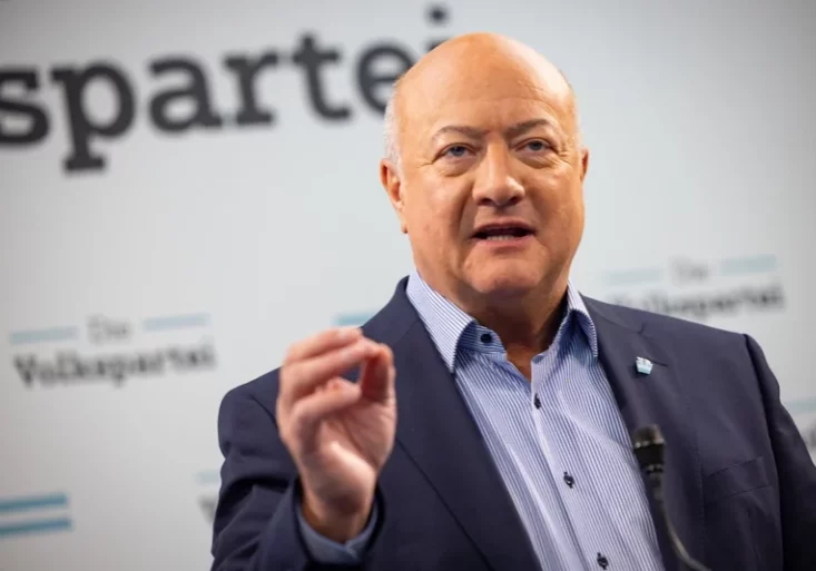 Flüchtlinge in den Arbeitsmarkt integrieren, nicht lediglich im Sozialsystem eingliedern. Das sagen ÖVP-Generalsekretär Christian Stocker und Integrationsministerin Susanne Raab (ÖVP). Foto: ÖVP