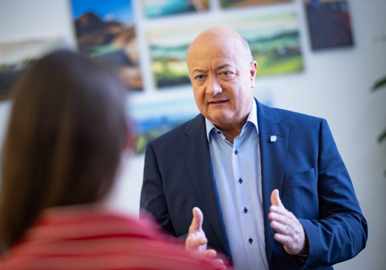 Nicht nur für den Generalsekretär der ÖVP, NR Christian Stocker, sind die Forderungen von SPÖ-Vorsitzendem Andras Babler unverständlich. Kritik kommt nun nach Expertenseite auch aus Oberösterreich. Foto: ÖVP