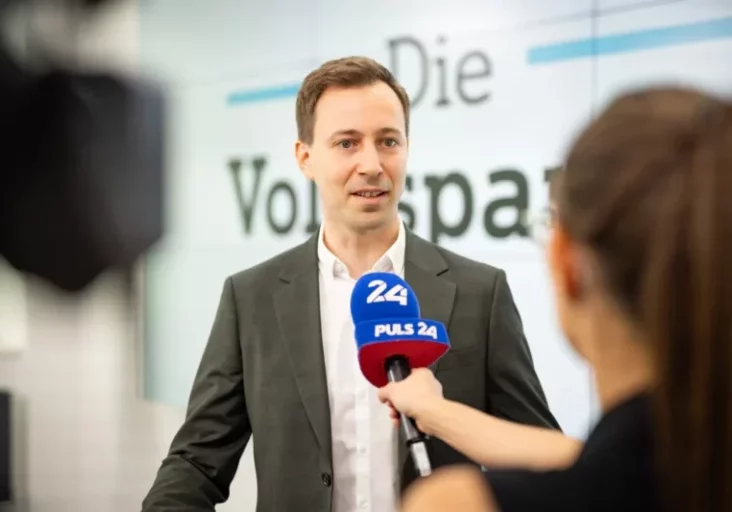 ÖVP-Generalsekretär Nico Marchetti sieht Österreichs Weg bestätigt. Nach Syrien darf abgeschoben werden. Foto: Jakob Glaser