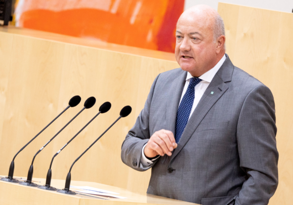 Für den Generalsekretär der ÖVP, Christian Stocker, haben die Grabenkämpfe innerhalb der SPÖ mit dem Rückzug Bürgermeister Ludwigs aus den SPÖ-Bundesgremien einen neuen Tiefpunkt erreicht. Foto: Parlament
