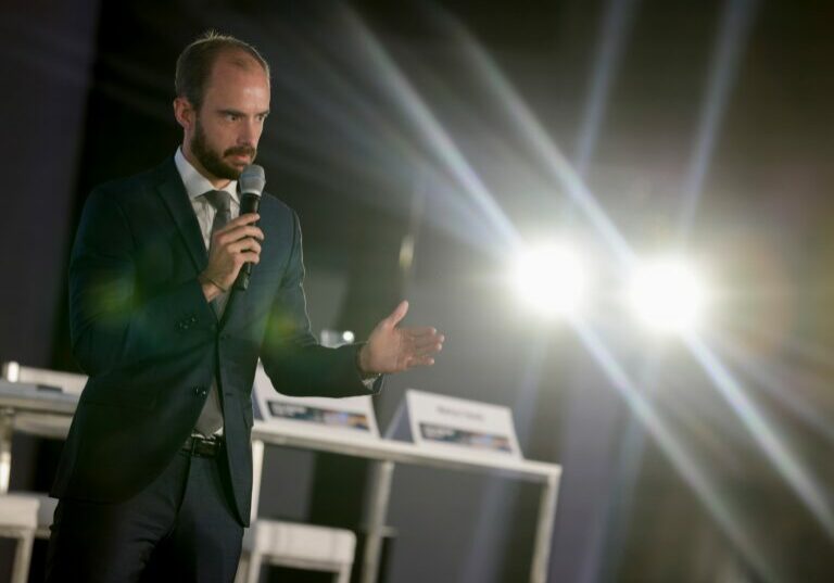 Der von der EU veröffentlichte DESI zeigt, dass Österreich den Top-10 Platz unter den Digitalnationen halten konnte. Staatssekretär Tursky sieht das als Auftrag für seine zukünftige Arbeit. Foto: BKA/Andy Wenzel