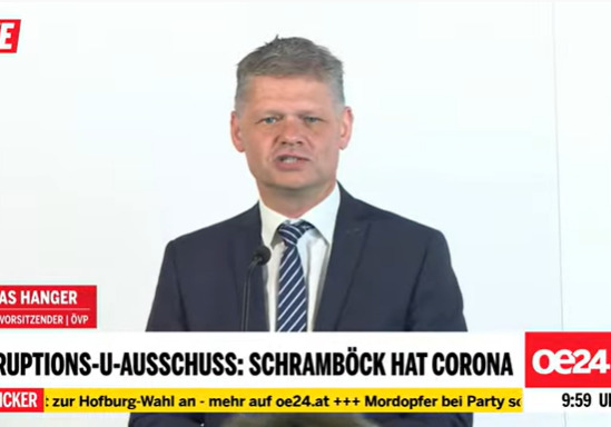 Im U-Ausschuss ginge es mittlerweile nur noch um politische Inszenierung und möglichst viel Aufmerksamkeit. Das zeige die Tatsache, dass nach dem krankheitsbedingten Absagen von Schramböck jetzt nur noch ein Arbeitstag angesetzt sei, meinte Hanger bei der Pressekonferenz vor der Sitzung. Foto: Zur Sache / Screenshot