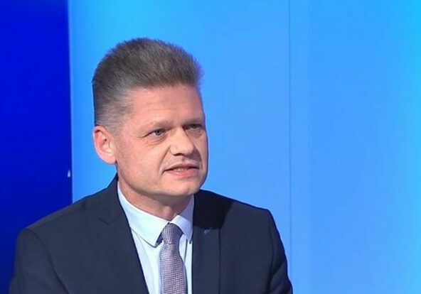 VP-Abgeordneter Andreas Hanger spricht sich im Interview mit Puls24 für volle Transparenz aus. Screenshot: Puls24
