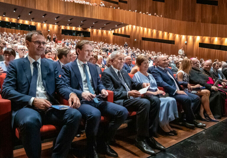 V.l.n.r.: Landeshauptmann Markus Wallner, Bundeskanzler Sebastian Kurz, Bundespräsident Alexander Van der Bellen Foto: Arno Melicharek