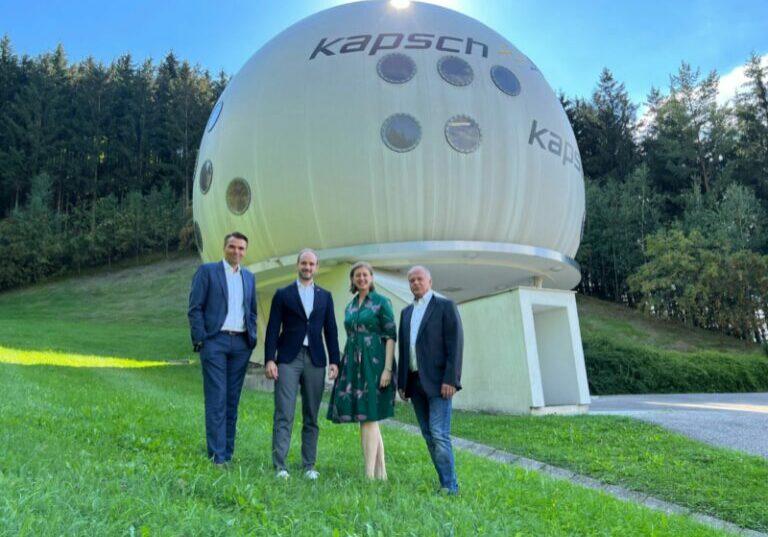 Bei einem Besuch bei dem Vorzeigeprojekt eathDATAsafe konnte sich Staatssekretär Florian Tursky von dem österreichischem Standard bei Datensicherheit überzeugen. Foto: BMF / Angerer