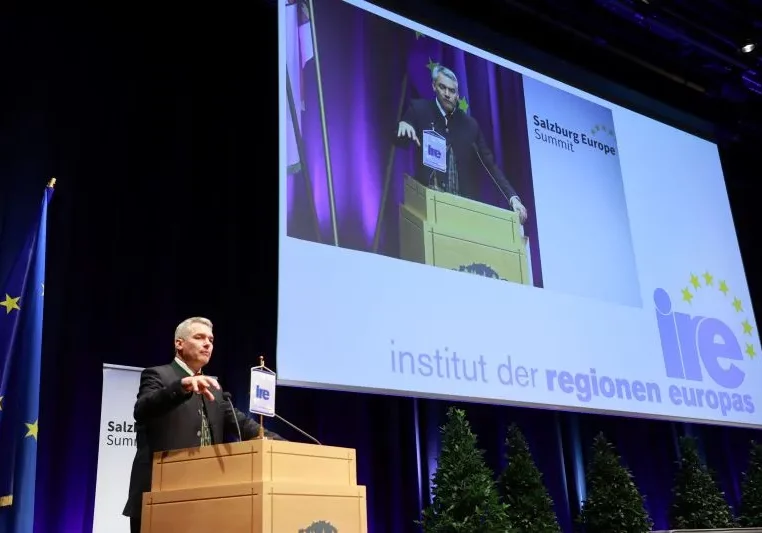 Für die Balkan-Staaten bleibt Österreich ein verlässlicher Partner: Bundeskanzler Karl Nehammer beim 19. Salzburg Europe Summit. Foto: Franz Neumayr