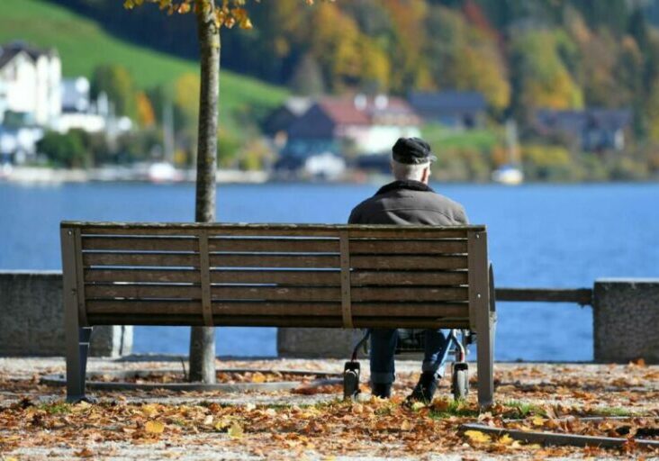 Pensionenanpassung 2023: starke Anhebung der Ausgleichszulage, Staffelung und Direktzahlungen. Foto (am Mondsee): Imago/Panthermedia