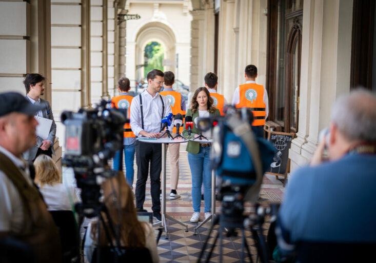 Staatssekretärin Claudia Plakolm und JVP-Generalsekretär Dominik Berger stellen die 6 Forderungen der Jungen ÖVP für mehr Klima- und Umweltschutz vor. Foto: Gsöls